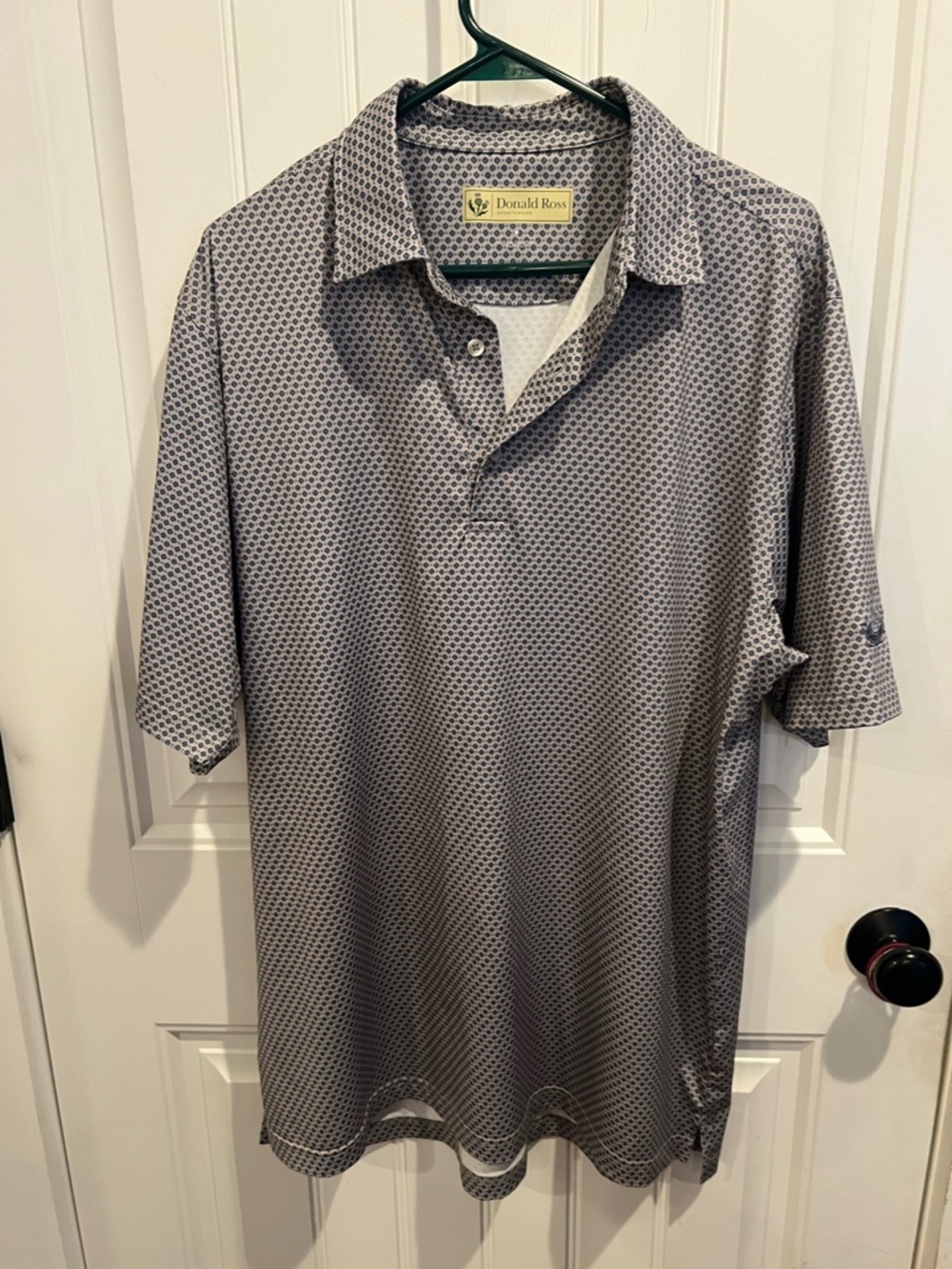 Donald Ross Men's Grey Patterned Polo Shirt M Greensburg Country Club logo